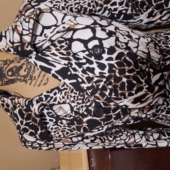 Adorable Ladies Animal Print Jacket - Picture 2 of 8
